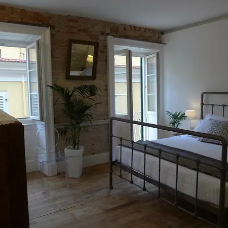 1861 Liston Boutique Flat